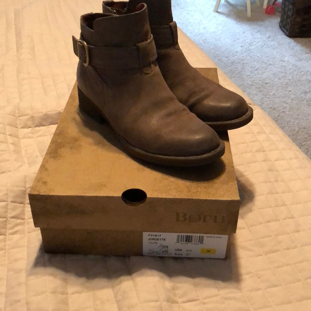 Born Jorgette ankle bootie 6.5